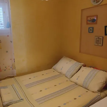 Apartment 1051b *